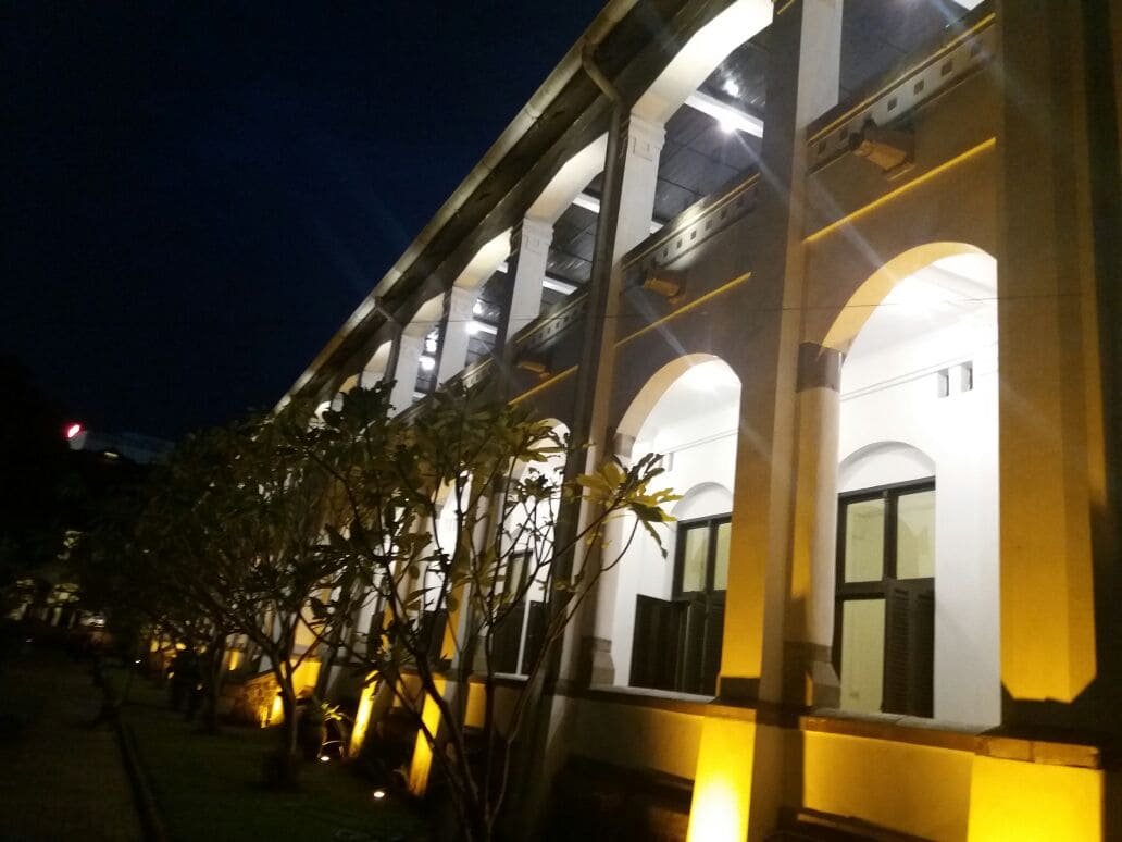 Pencahayaan landscape di area depan Lawang Sewu Semarang